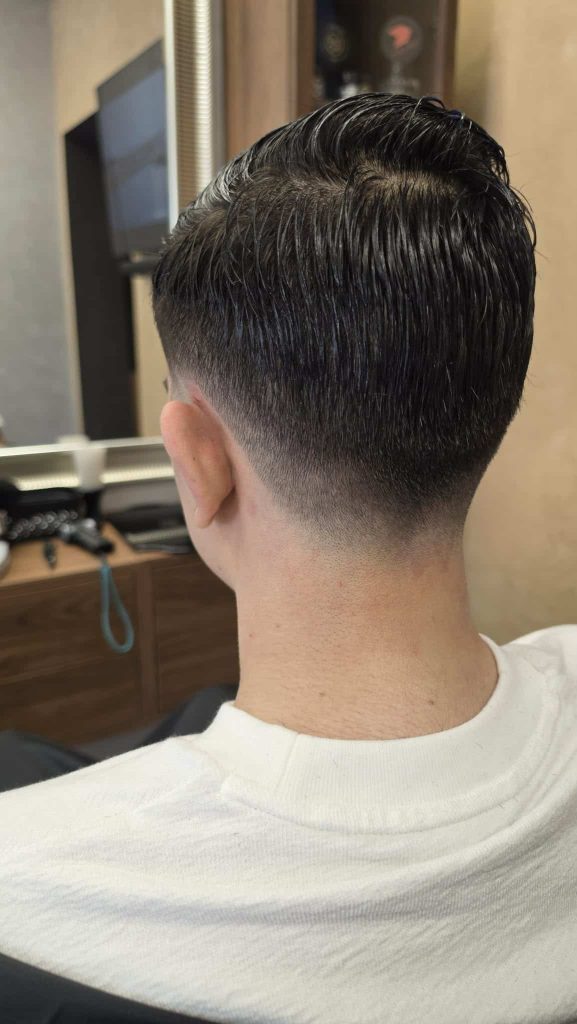Coupe dégradé pour homme réalisée au salon MOKA - BARBER AND MORE de Cannes.